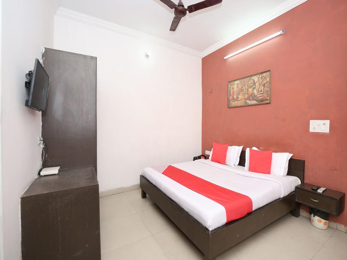 Oyo 12972 Hotel Krishna Castle Amritszár Kültér fotó