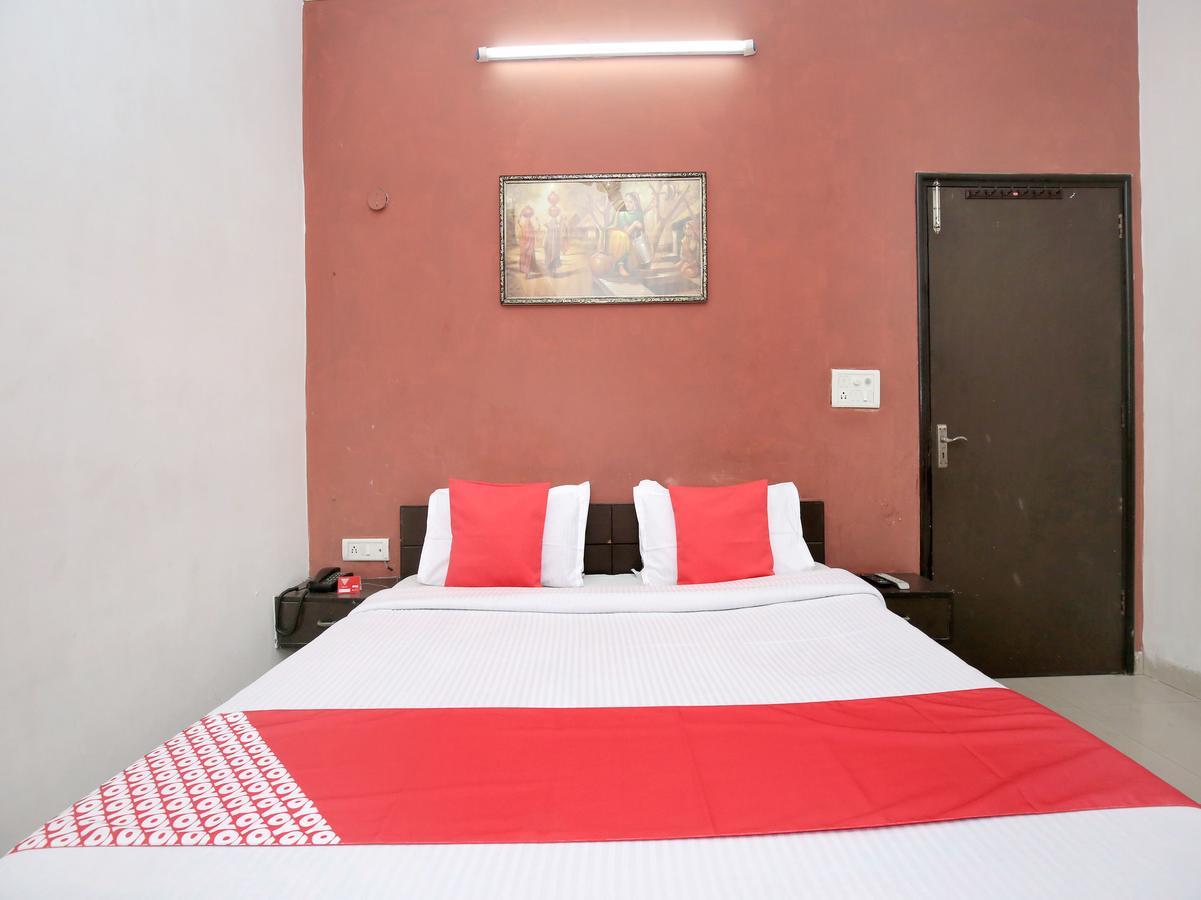 Oyo 12972 Hotel Krishna Castle Amritszár Kültér fotó